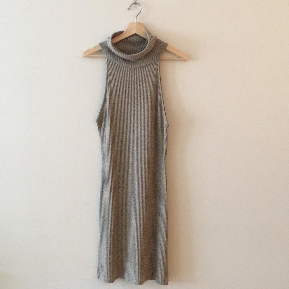 Chic sleeveless dress!